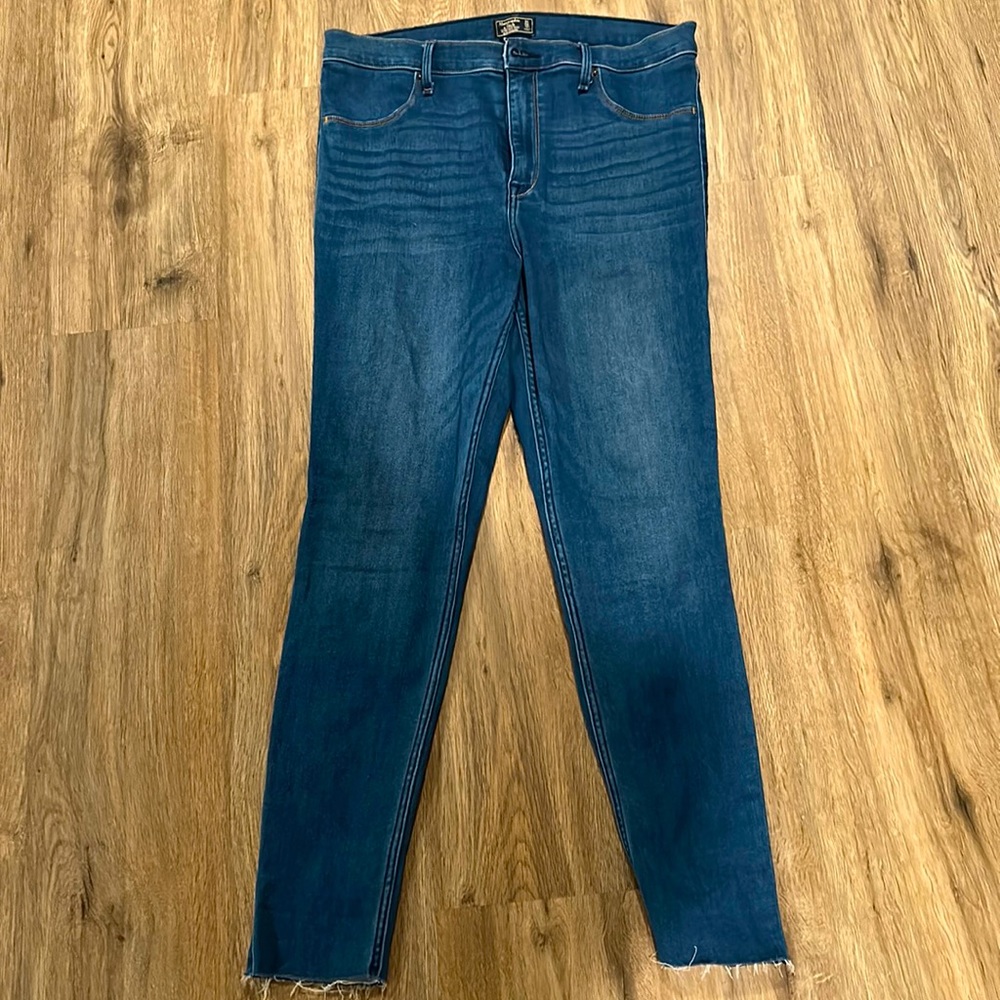 Abercrombie and fitch ultra high rise jean legging. Size 31/12 Regular.